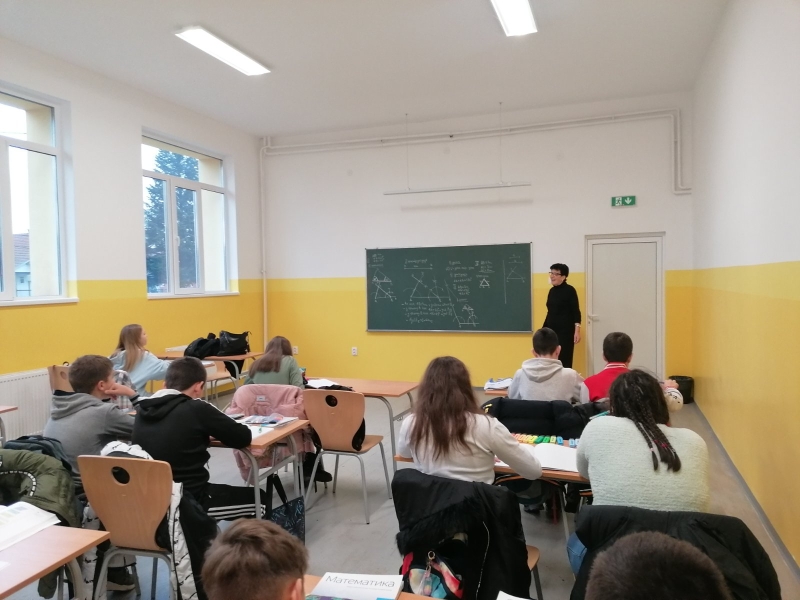 Đaci Osnovne škole „Vuk Karadžić“ u Belotincu zahvaljujući podršci EU počinju drugo polugodište u renoviranoj školi
